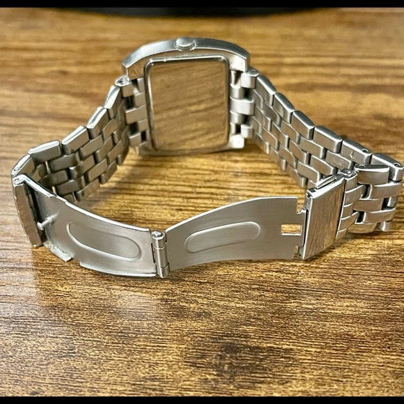 Kenneth Cole Watch Women Silver Tone Date Rectangle Dial New Battery 6” - Picture 3 of 4